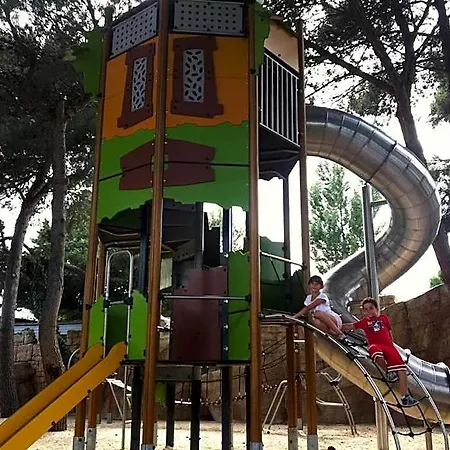 Camping Mobilhome Dans Les Sables D'or 4*