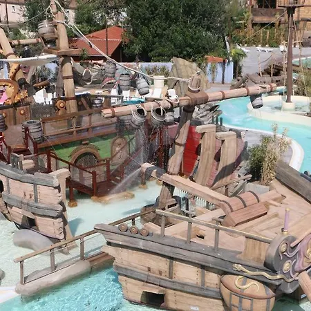 Campsite Mobilhome Dans Les Sables D'or Agde